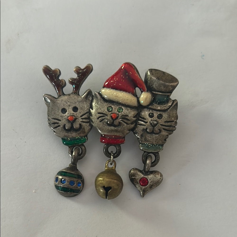 AJMO Brooch pin Red and Green Cat-Themed